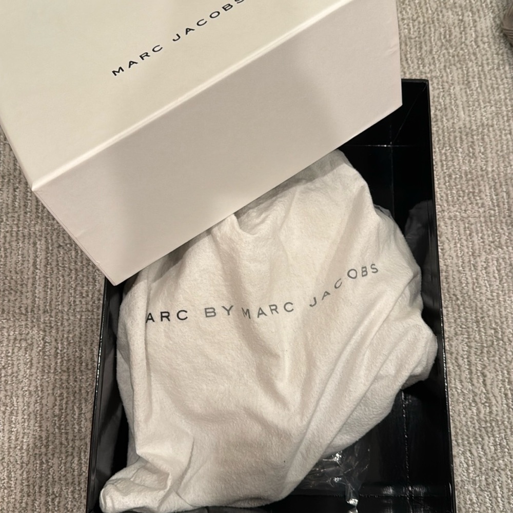 VINTAGE BRAND NEW Marc Jacobs Quilted Beige (Tumble Weed Beige) Crossbody